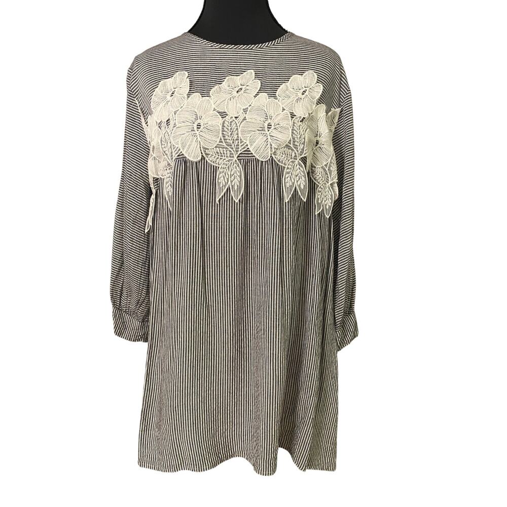 Piper & Scoot Black White Pinstripe Floral Embroidered Appliqué Tunic Top L